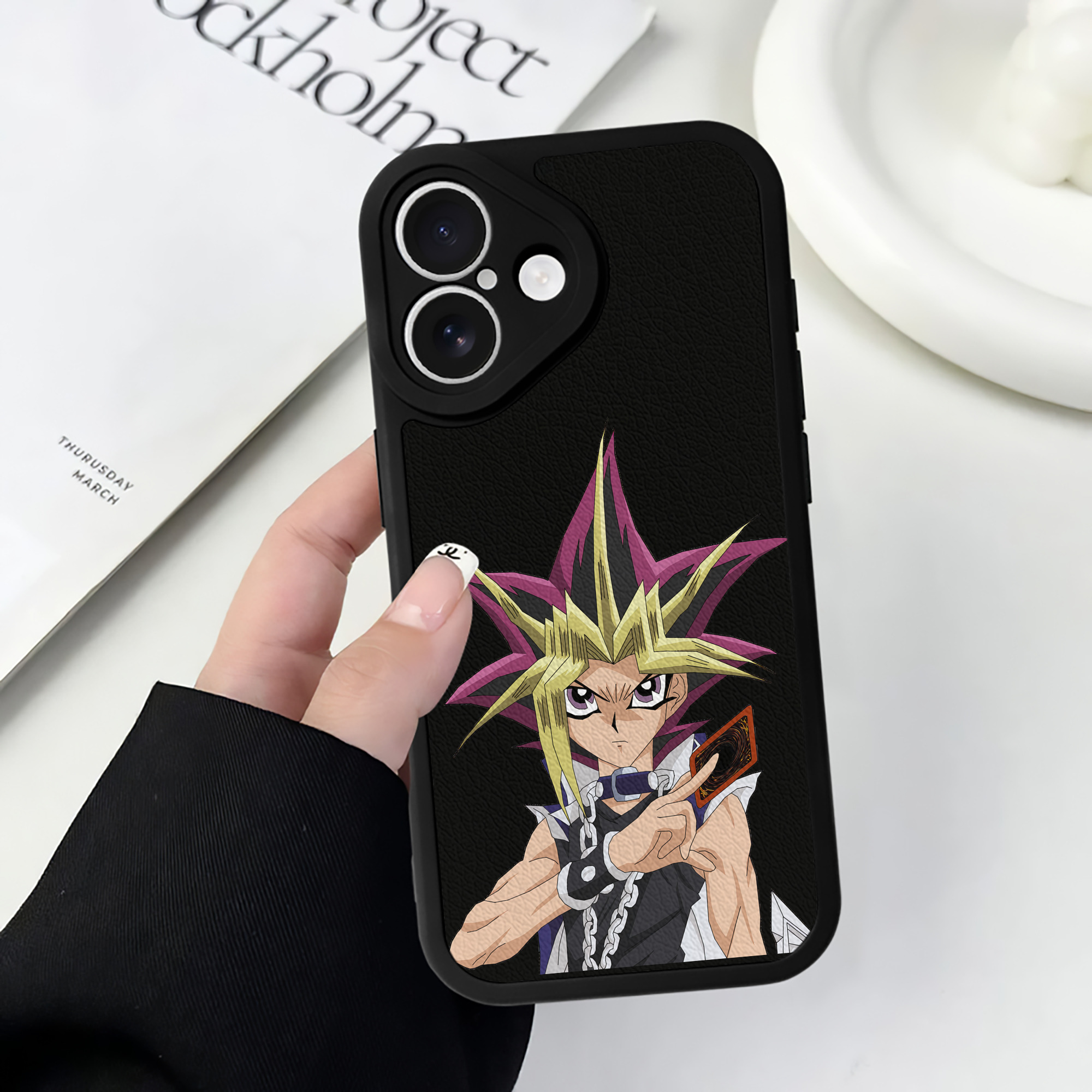 （画像用） 遊☆戯☆王 Yu-Gi-Oh! 【iPhone 16シリーズ対応】シリコンスマホケース（レザー調） 材質：シリコン